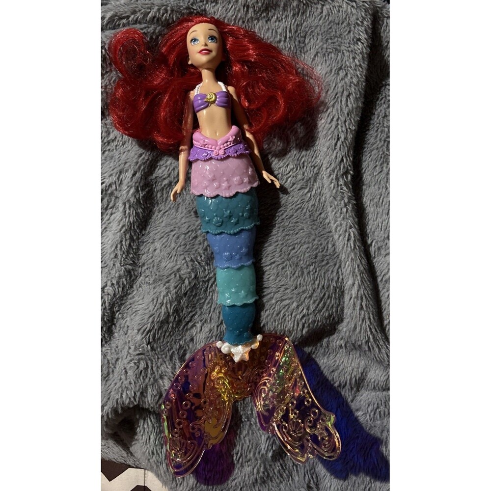 DISNEY 2021 LITTLE MERMAID ARIEL MERMAID DOLL Articulated Tail Prism Tail Purple